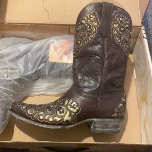 Old Gringo. Freesia . Size 10.